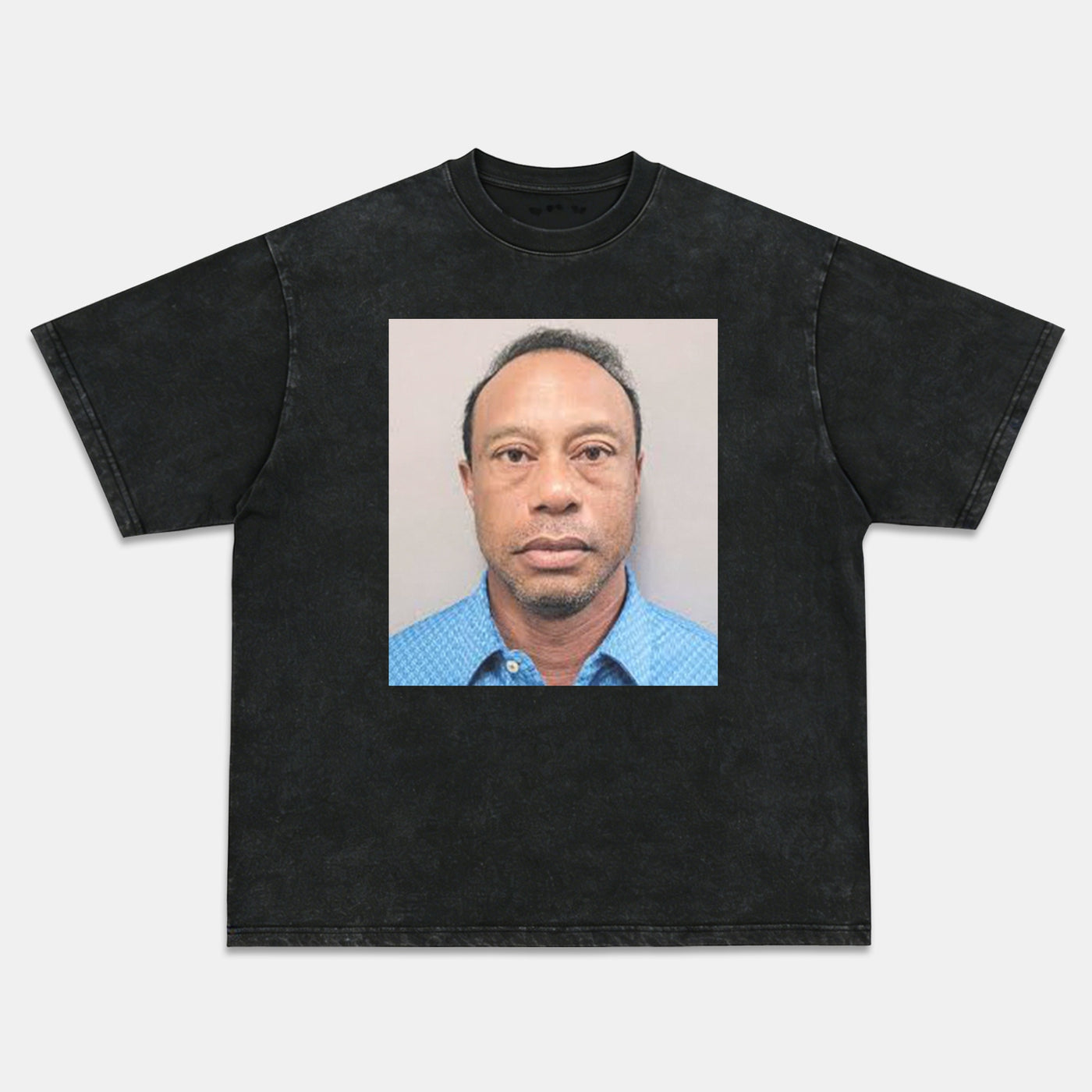 Tiger Woods 'Red Sunday' Fist Pump Vintage Golf Graphic Tee — product image 2
