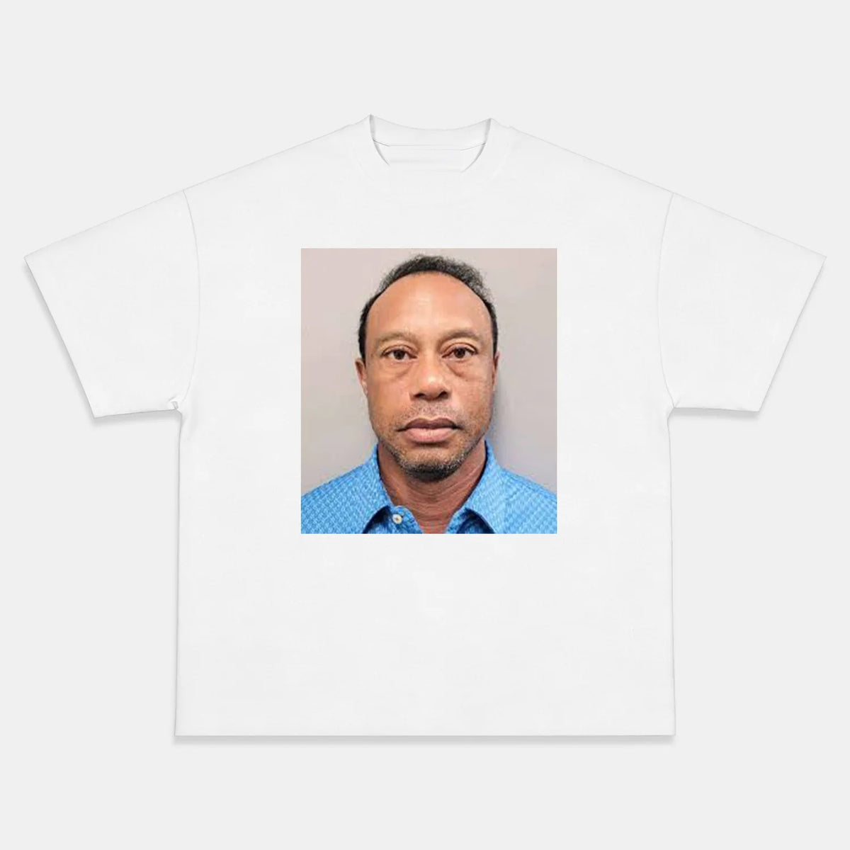 Tiger Woods 'Red Sunday' Fist Pump Vintage Golf Graphic Tee — product image 3