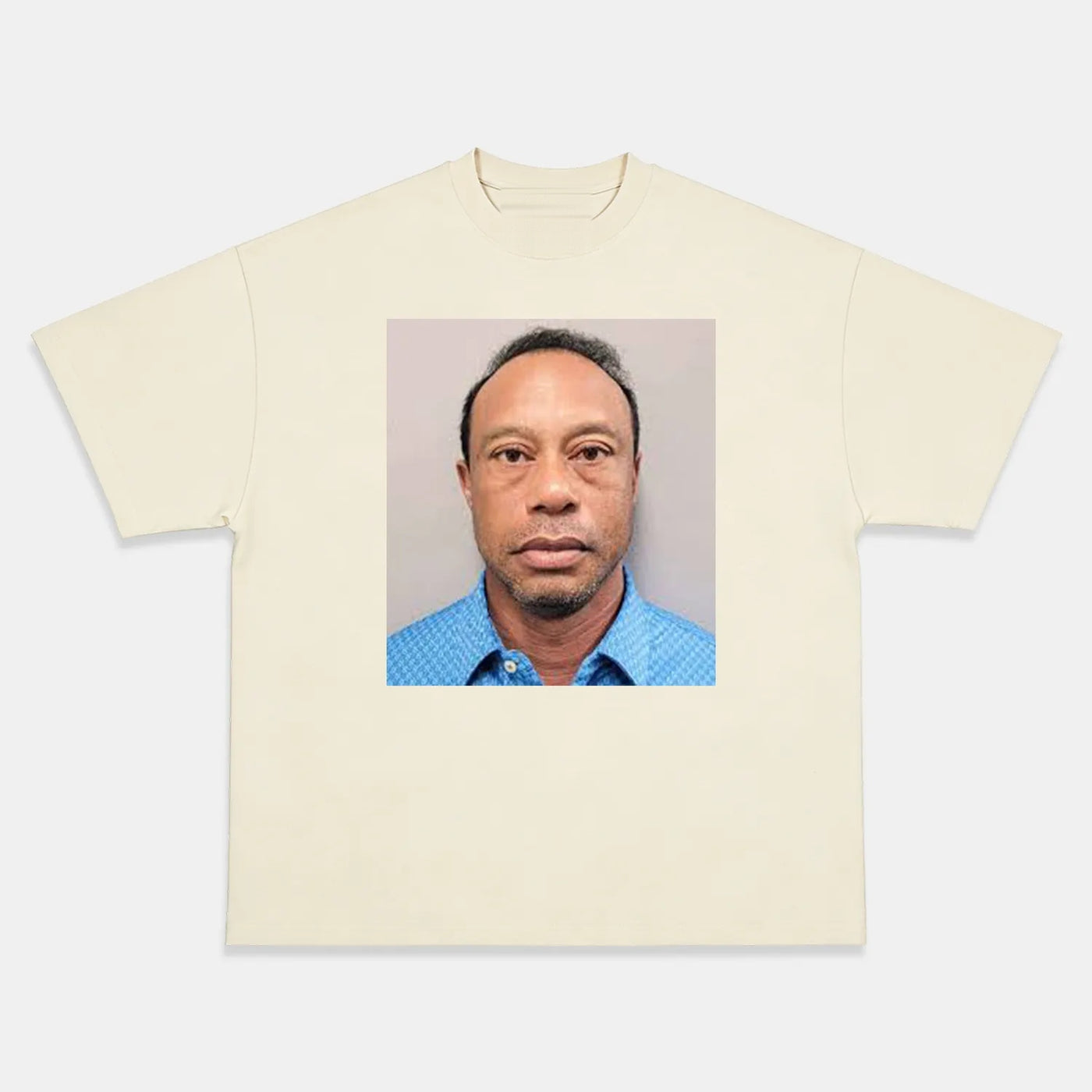 Tiger Woods 'Red Sunday' Fist Pump Vintage Golf Graphic Tee — product image 4