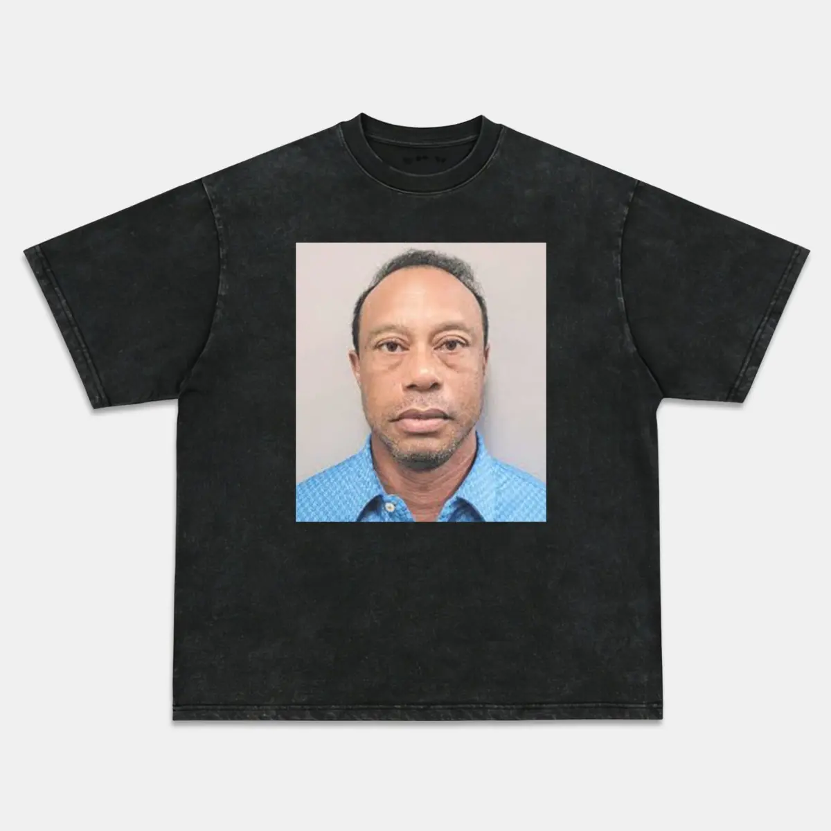 Tiger Woods 'Red Sunday' Fist Pump Vintage Golf Graphic Tee — product image 2