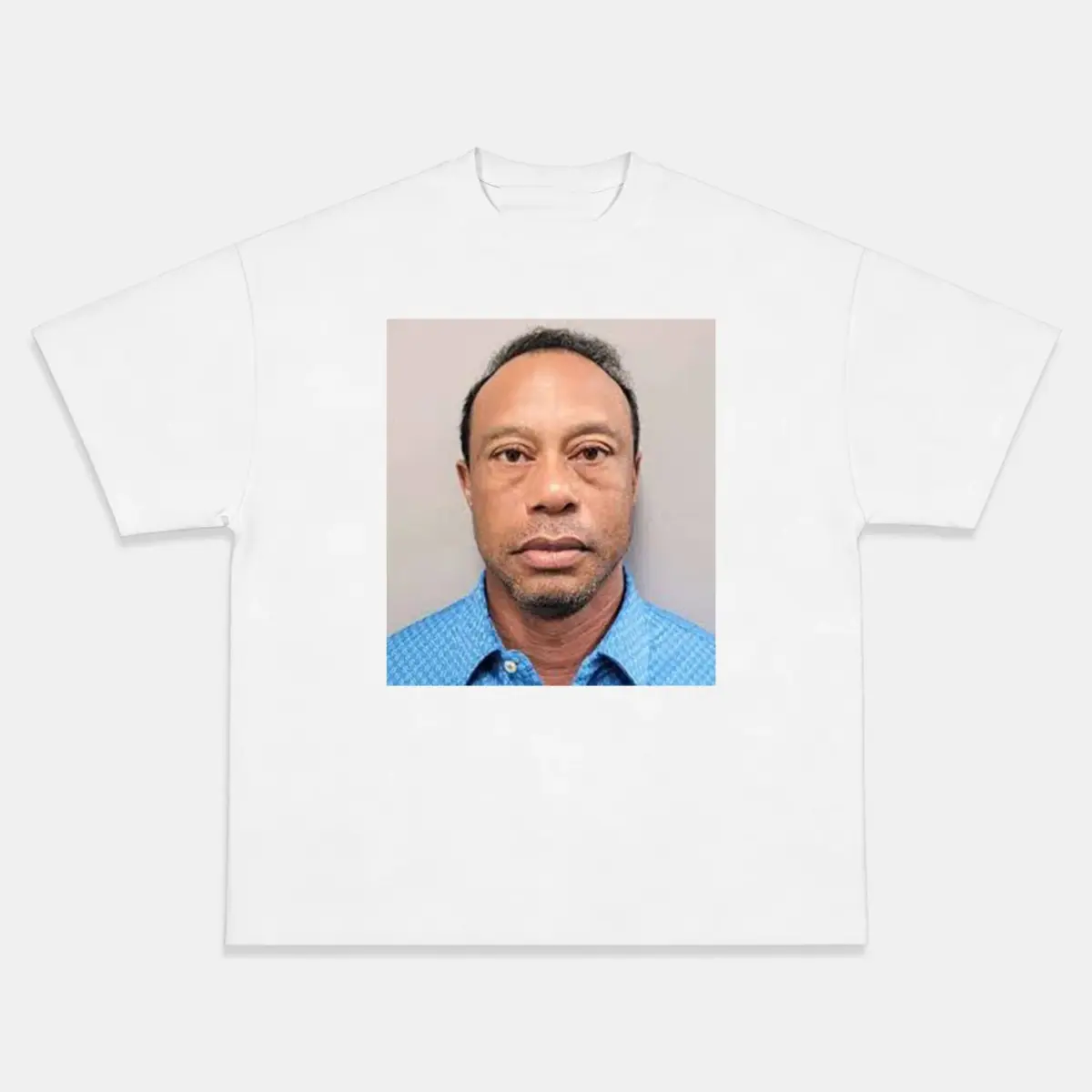 Tiger Woods 'Red Sunday' Fist Pump Vintage Golf Graphic Tee — product image 3