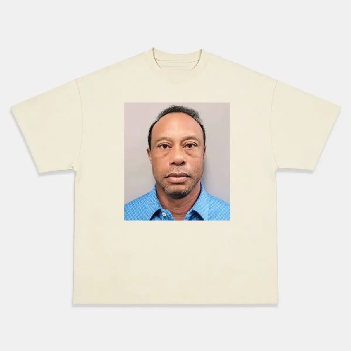 Tiger Woods 'Red Sunday' Fist Pump Vintage Golf Graphic Tee — product image 4