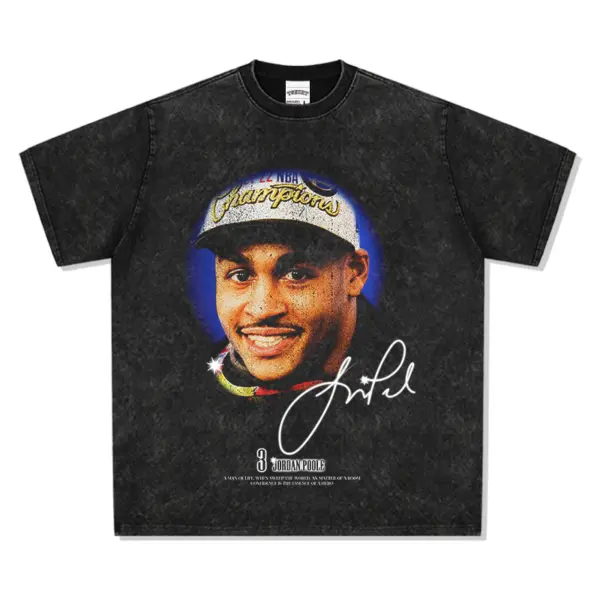 Jordan Poole Tee NBA 2024 – Cap and Signature Portrait