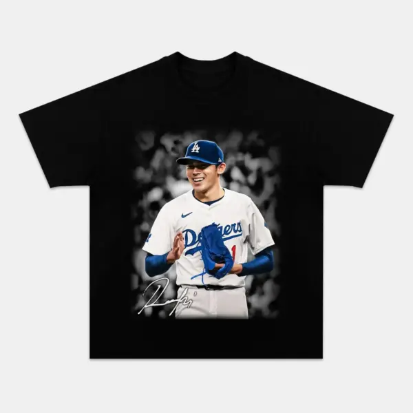 Roki Sasaki Tee – Smiling Glove Portrait
